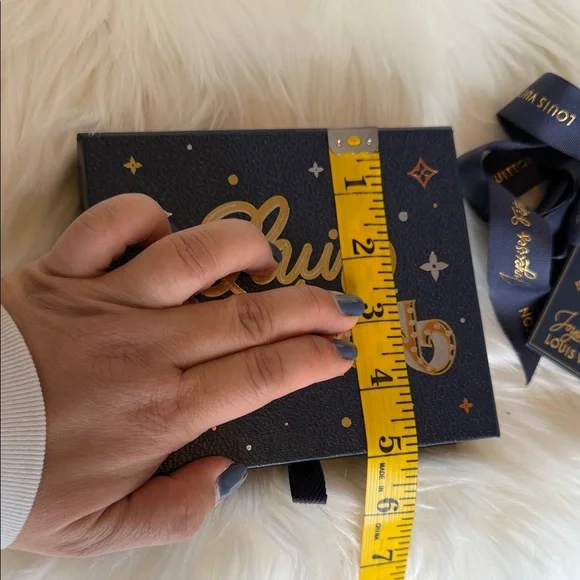 Louis Vuitton Blue and Gold Gift Box with Ribbon - Picture 4 of 13